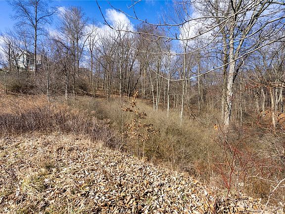 5th image of 570 Macleod Dr