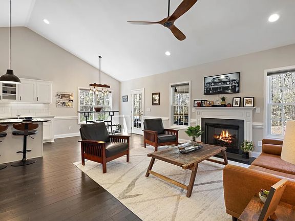 4th image of 4302 Pickering Dr