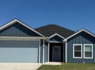 49 Middle St, Durant, OK 74701