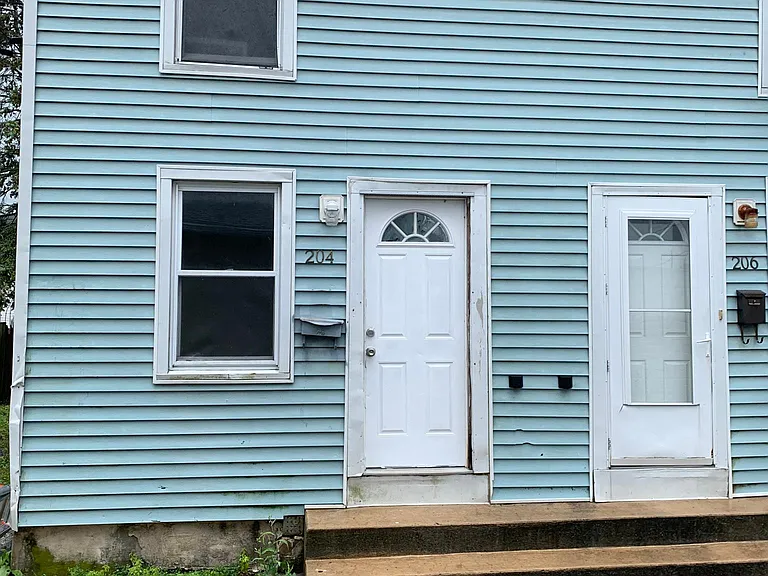 204 Limestone St — Photo 1