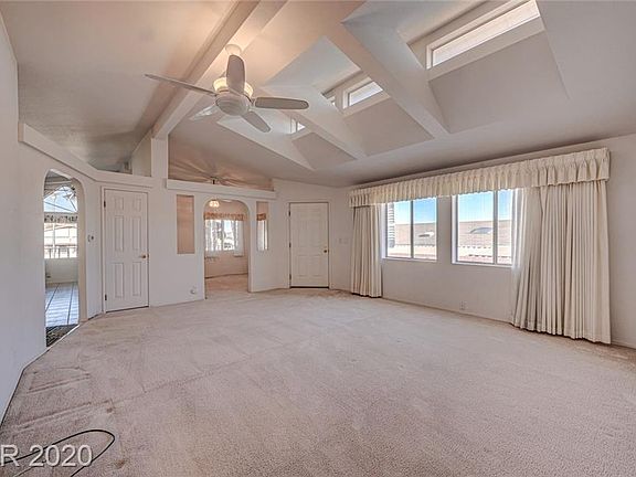 5th image of 583 Lake Superior Ln