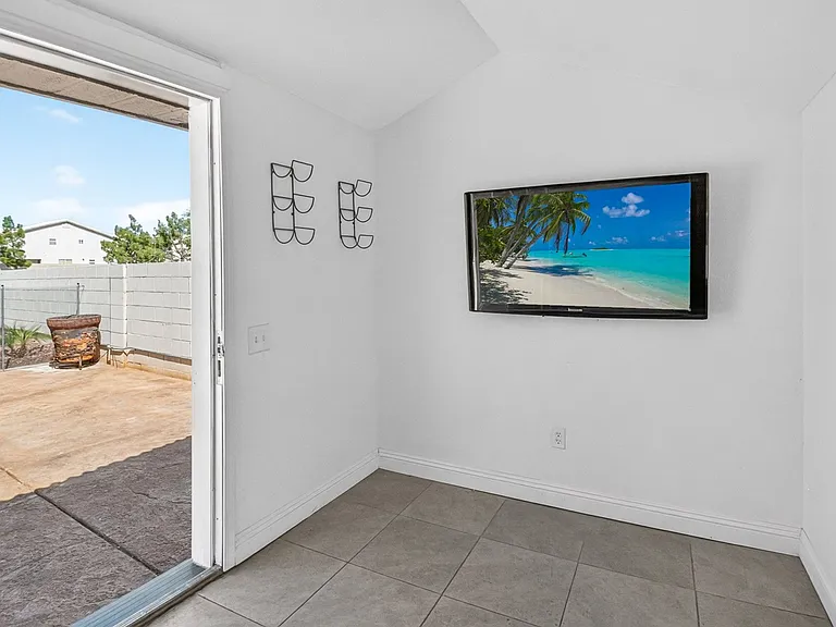 7520 Bowles Dr — Photo 20
