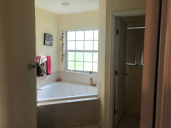 4th image of 4522 Deslin Ct