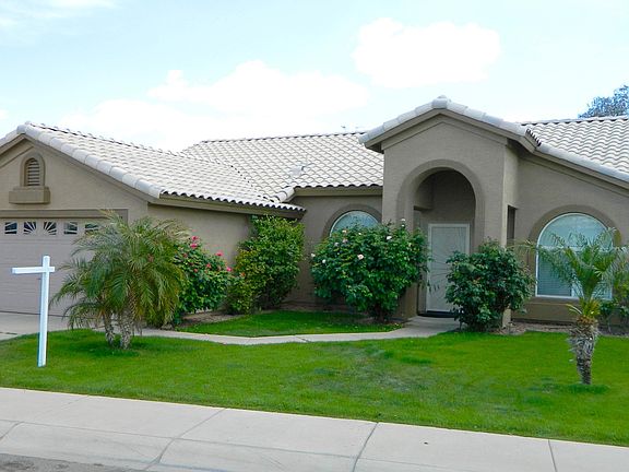 2nd image of 2411 E Wildhorse Pl