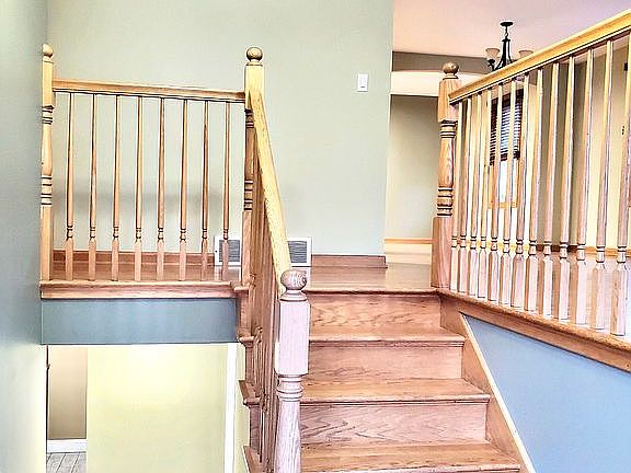 3rd image of 710 Leslie Ln