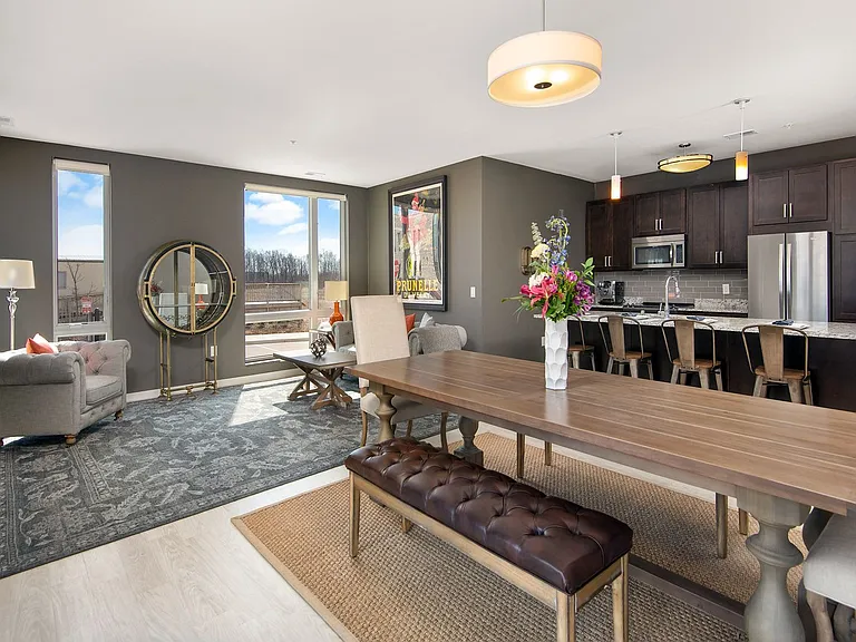Emerald Row Apartments — Photo 8