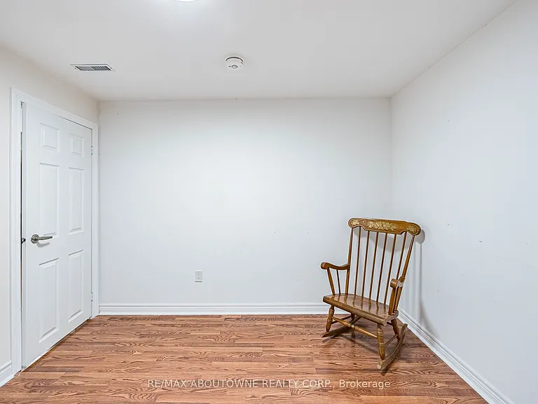 3221 Erin Centre Blvd #BASEMENT — Photo 23