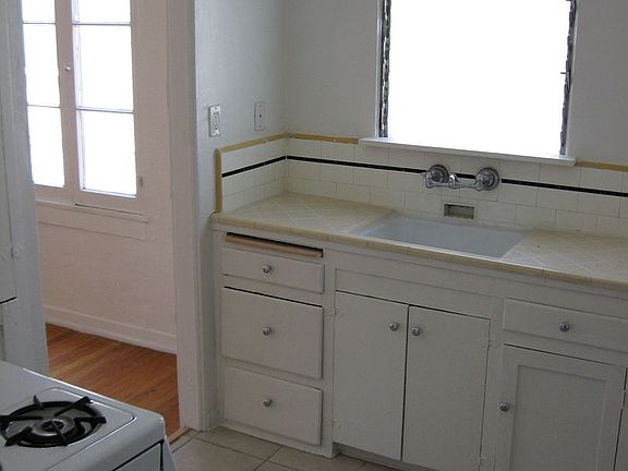4th image of 424-426 N Curson Ave #4265