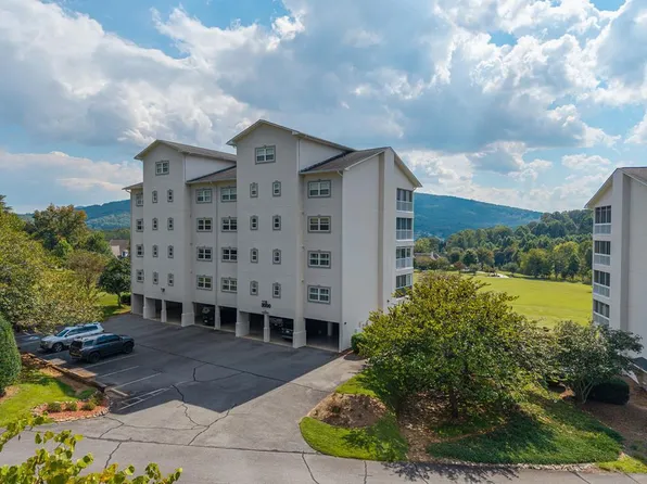 3032 Allison Ct #3B, Young Harris, GA 30582