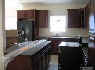 645 Seminole Rd, Franklin Square, NY 11010