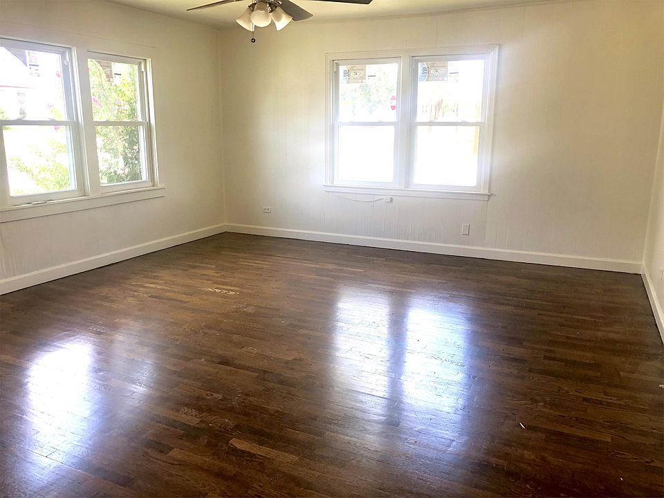 2nd image of 1010 Crane St #1