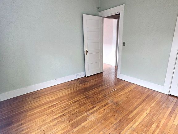 5th image of 1303 Division Ave APT 4