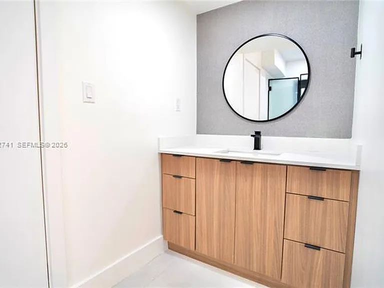 8811 Carlyle Ave — Photo 23