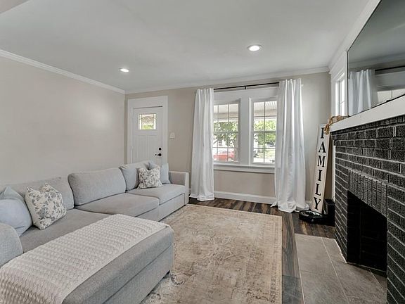 4th image of 414 W 28th St