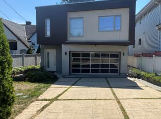 1076 Park Dr, Vancouver, BC