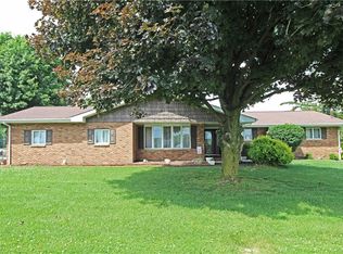 221 Peacock Ln, Follansbee, WV 26037