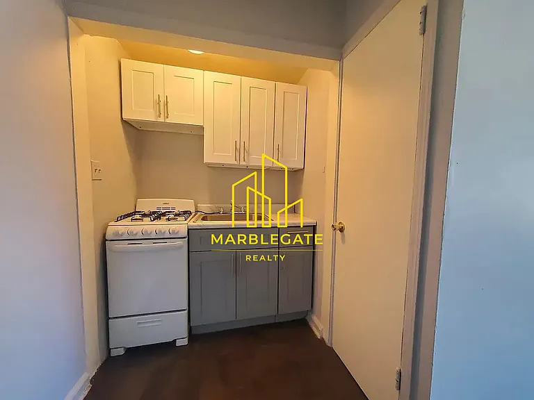 716 Sanford Ave #22C — Photo 1