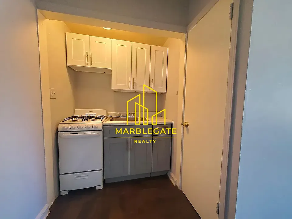 716 Sanford Ave #22C