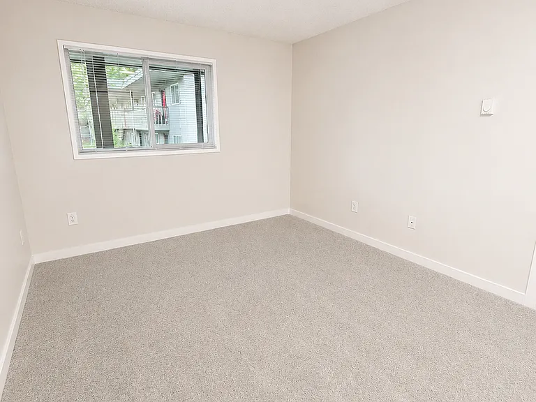 Edmonds Crest Apartments — Photo 10