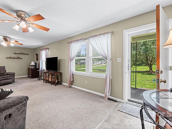 3rd image of 1615 Harris Rd