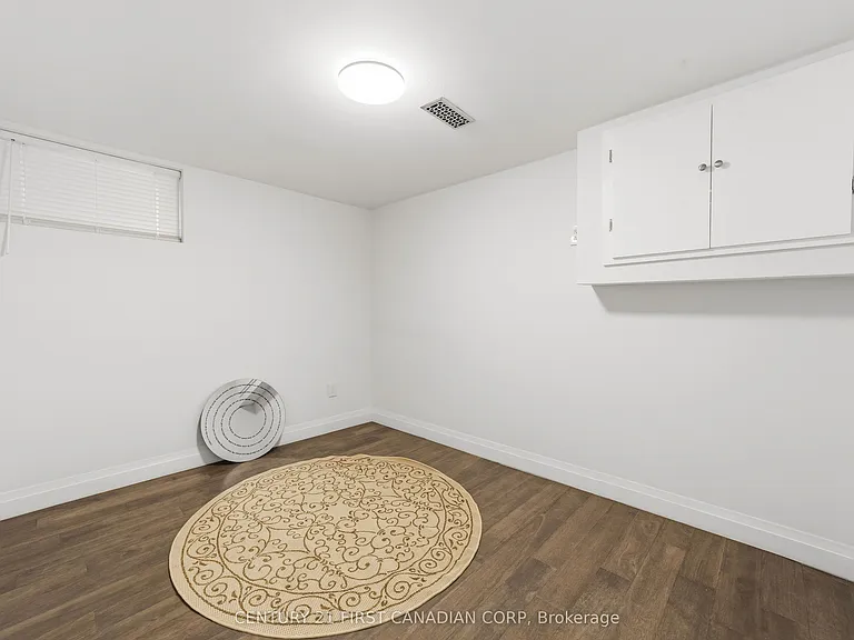 54 Manitoulin Dr — Photo 21