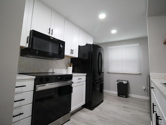 3rd image of 4 Kensington Dr