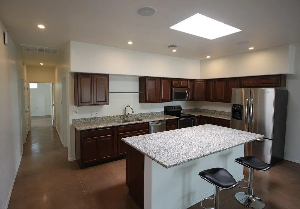 503 E Lester St — Photo 2
