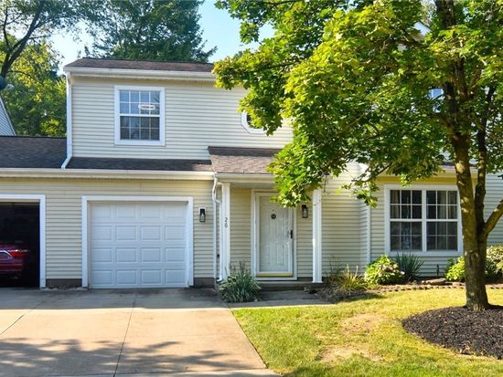 26 Woodbury Ln, Northfield, OH 44067