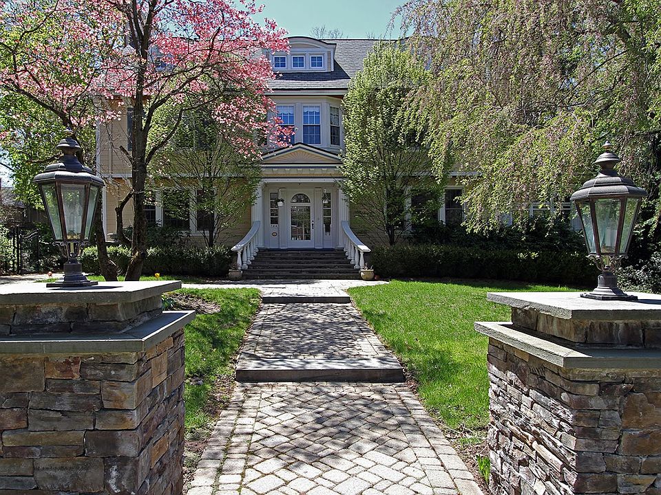 1st image of 142 Irving Ave