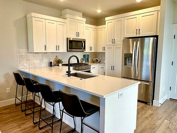 5th image of 3801 NE Eagle Rd