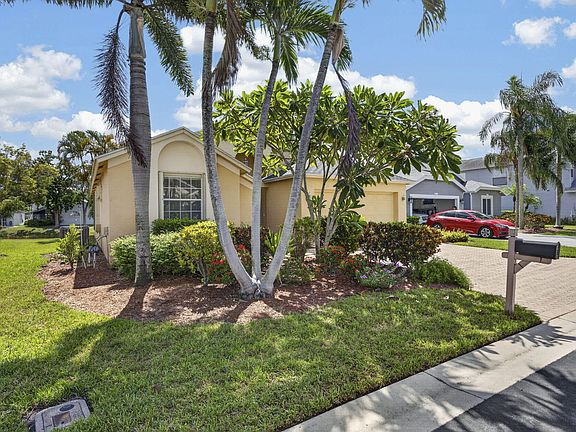 3rd image of 2221 SOUNDINGS Court