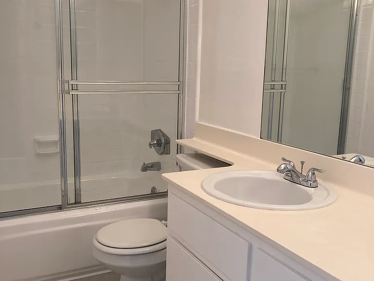 321 S Sherbourne Drive — Photo 20