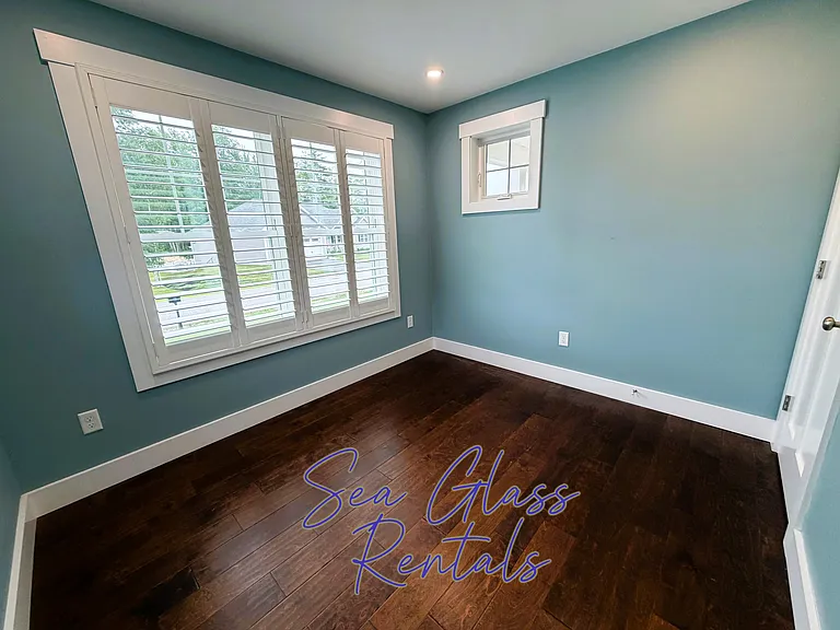 Beacon Dr — Photo 17