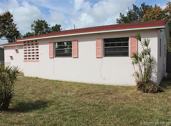 3rd image of 961 NW 201st St