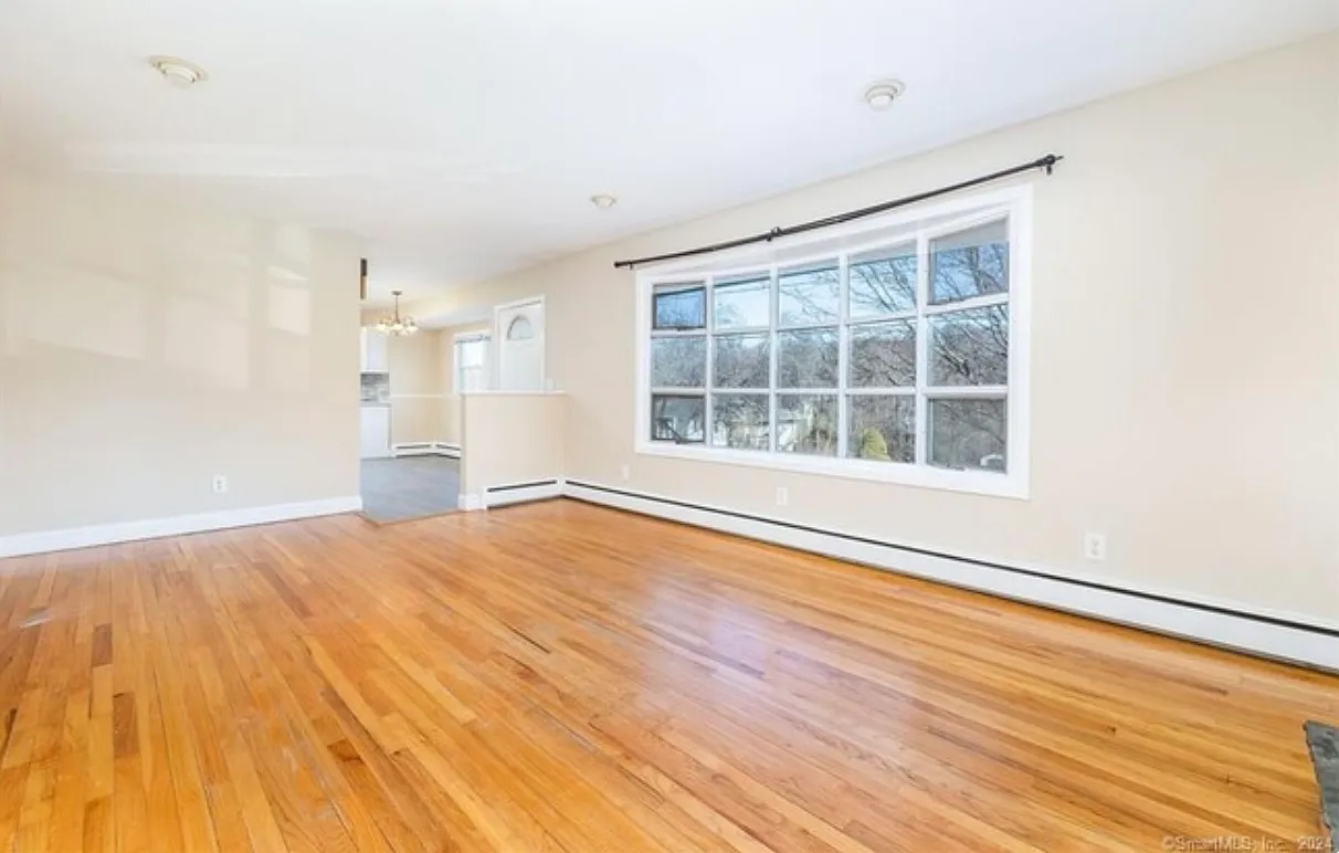 3 bed, 1144 sqft, $3,300 — Photo 4