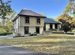 10528 Cherokee Ln, Leawood, KS 66206