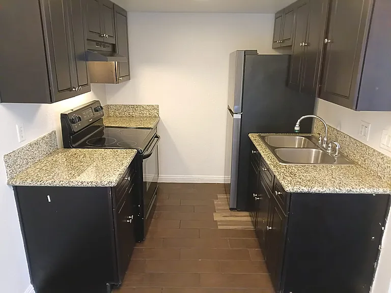 2626 Lynnwood St #3 — Photo 1