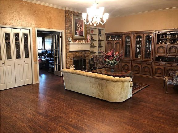4th image of 4701 Willow Park Dr