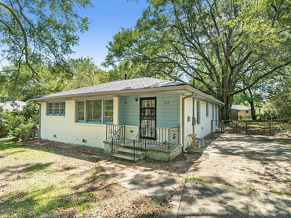 2nd image of 827 Sherwood Cir