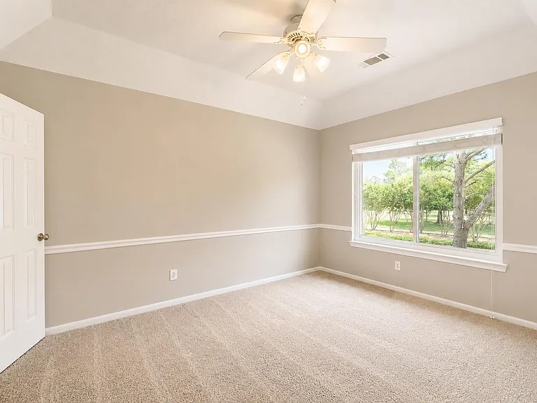 23027 Lodgepoint Dr — Photo 10