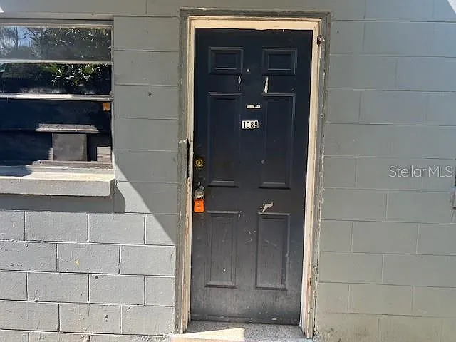 1089 S De Leon Ave