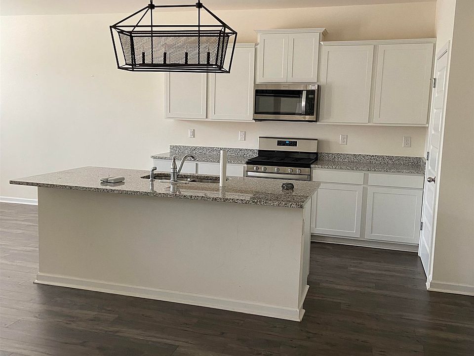 2nd image of 1090 Creekwood Cir