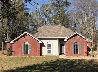 10 Pine Forest Dr, Deatsville, AL 36022