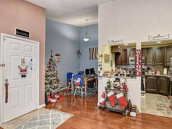 5th image of 500 Danbury Ln #500