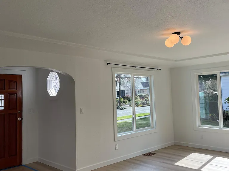5805 NE 35th Pl — Photo 2