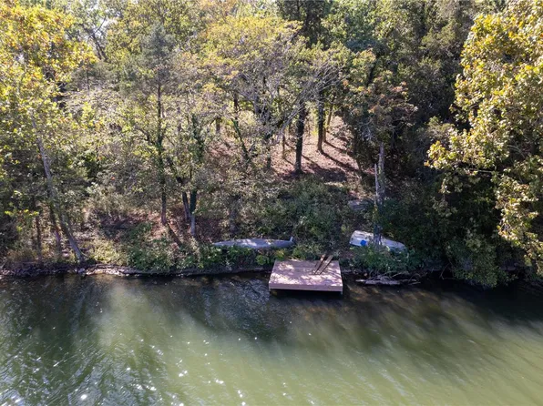 26 S Lake Dr E, Hillsboro, MO 63050