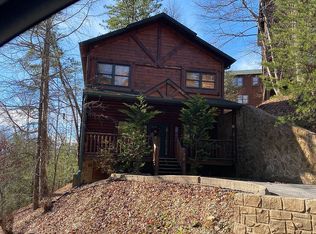 649 Gatlinburg Falls Way, Gatlinburg, TN 37355