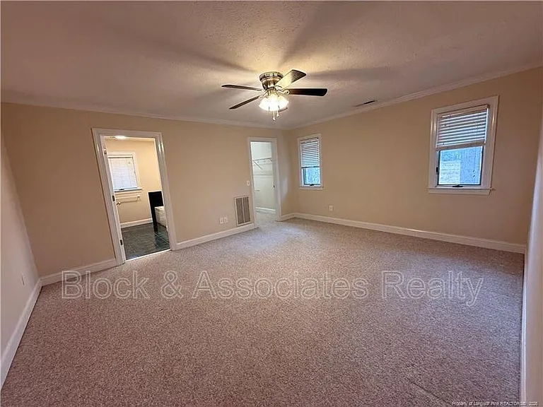 1165 Greenbriar Dr — Photo 10
