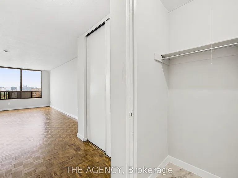 2360 Dundas St W #1613B — Photo 13