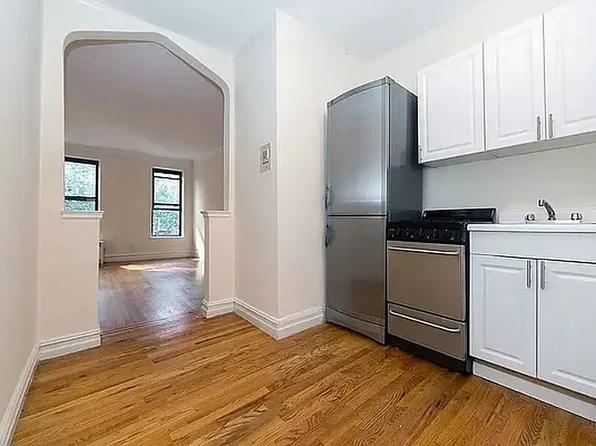 322 East 74th Street image 1 of 4